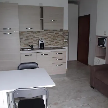 In Euroville Mit Gemeinschaftlichem Pool Apartament